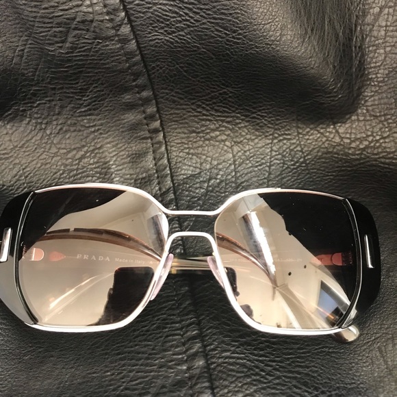 Prada Accessories - ⭐️ PRADA Sunglasses ⭐️